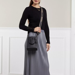  Crossbody Bags Tote 16 in Crossgrain Leather Gr. unisize in Schwarz